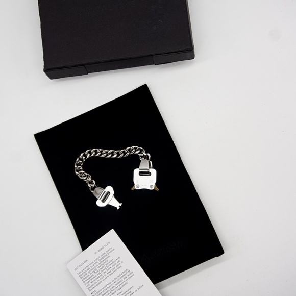 1017 ALYX 9SM Silver Buckle Bracelet - Picture 7 of 9